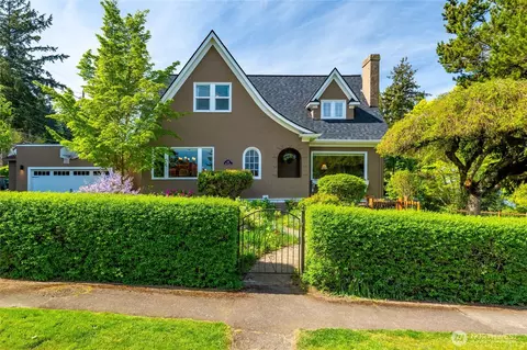 258 N Forest St, Bellingham, WA 98225