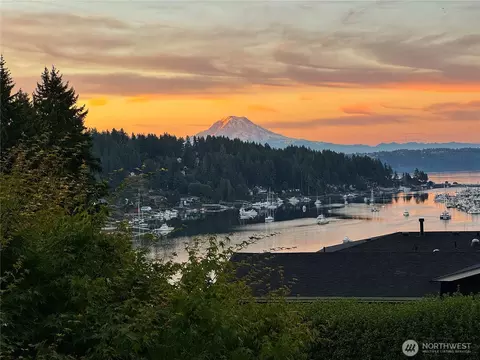3915 Bayview Ln, Gig Harbor, WA 98332