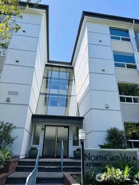10501 8th Ave NE #206, Seattle, WA 98125