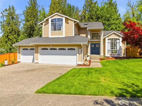 3803 Crystal Ridge Dr SE, Puyallup, WA 98372