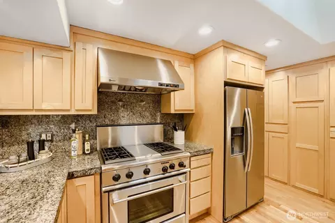 Kitchen - 14606 26th Dr SE, Mill Creek, WA 98012 photo 3 of 6