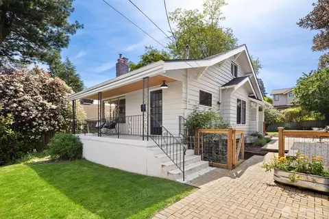 457 N 65th St, Seattle, WA 98103