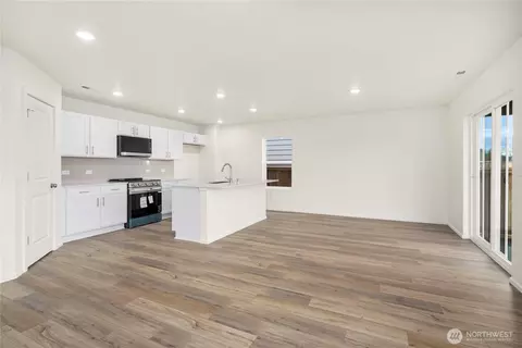 Living - 32305 Bryant Rd, Sultan, WA 98294 photo 6 of 7