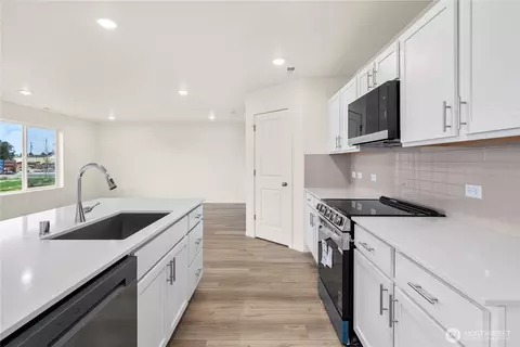 Kitchen - 32305 Bryant Rd, Sultan, WA 98294 photo 3 of 6