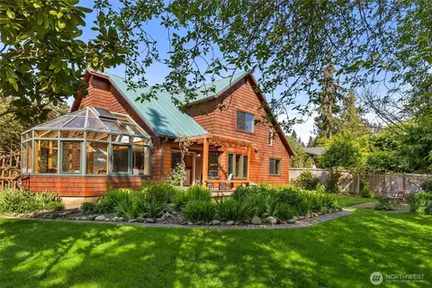 932 NW Nakata Ave, Bainbridge Island, WA 98110