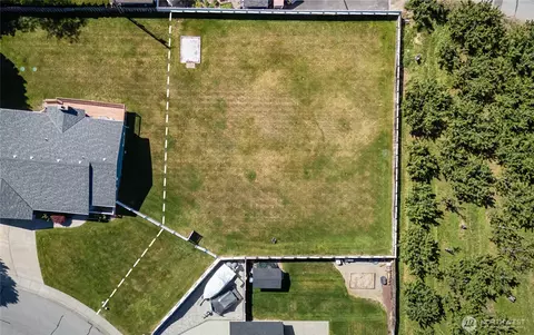 2042 Autumn Dr, East Wenatchee, WA 98802