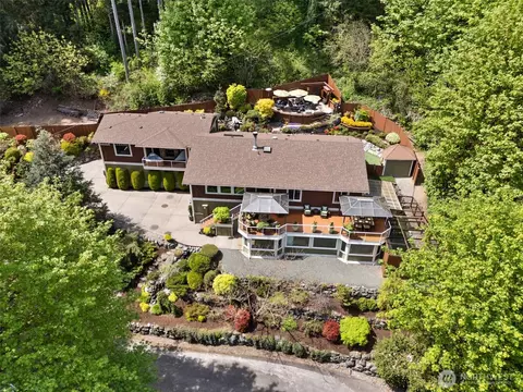 9825 Glory Dr SE, Olympia, WA 98513
