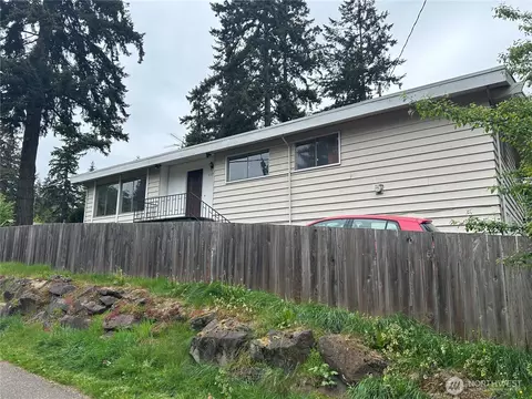 11718 5th Ave NE, Seattle, WA 98125