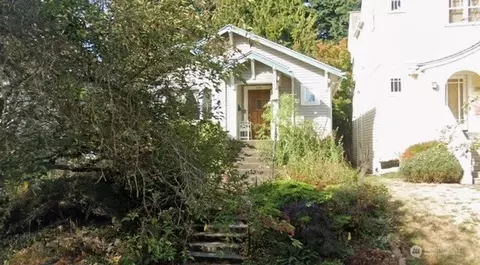 8055 Corliss Ave N, Seattle, WA 98103