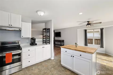 Kitchen - 1105 Boatman Ave NW, Orting, WA 98360 photo 5 of 6