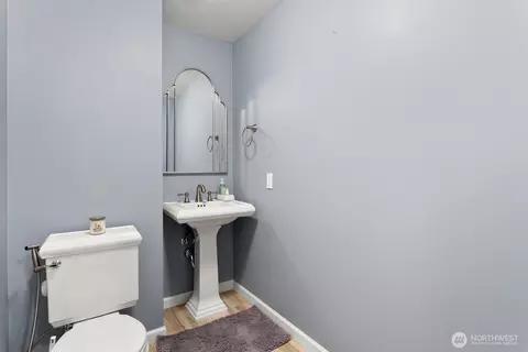 Bath - 206 W Marilyn Ave, Everett, WA 98204 photo 4 of 4