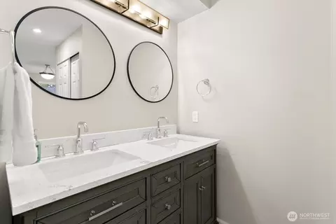 Bath - 206 W Marilyn Ave, Everett, WA 98204 photo 3 of 4