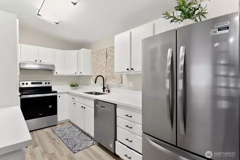 Kitchen - 206 W Marilyn Ave, Everett, WA 98204 photo 2 of 3