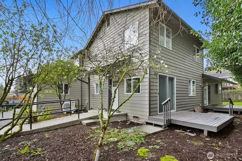 Exterior - 206 W Marilyn Ave, Everett, WA 98204 photo 2 of 2