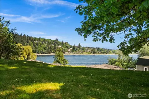 1168 NW Sunlit Ln, Bremerton, WA 98312