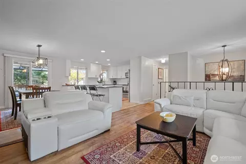 Living - 913 92nd St SE, Everett, WA 98208 photo 1 of 2