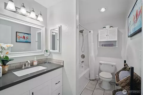 Bath - 913 92nd St SE, Everett, WA 98208 photo 1 of 2