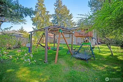 Exterior - 913 92nd St SE, Everett, WA 98208 photo 9 of 11