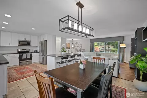 Dining - 913 92nd St SE, Everett, WA 98208 photo 2 of 2