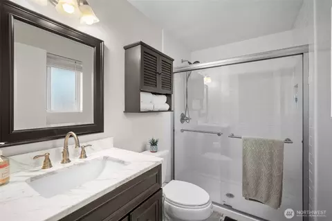 Bath - 913 92nd St SE, Everett, WA 98208 photo 2 of 2