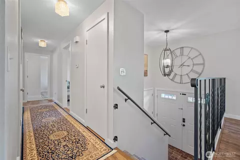 Entry Way - 913 92nd St SE, Everett, WA 98208 photo 2 of 2
