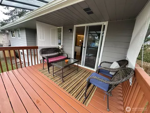 Exterior - 913 92nd St SE, Everett, WA 98208 photo 4 of 11