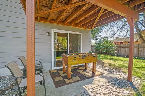 Exterior - 913 92nd St SE, Everett, WA 98208 photo 5 of 11