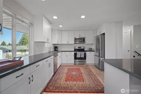 Kitchen - 913 92nd St SE, Everett, WA 98208 photo 2 of 3