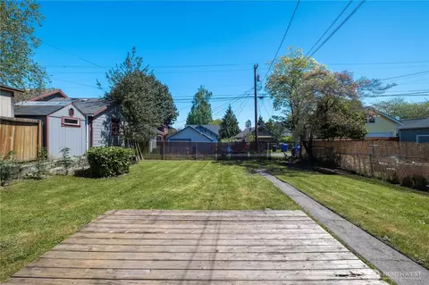 Exterior - 2209 Wetmore Ave, Everett, WA 98201 photo 6 of 8