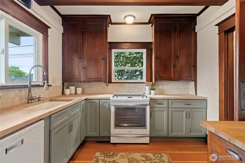 Kitchen - 2209 Wetmore Ave, Everett, WA 98201 photo 2 of 3