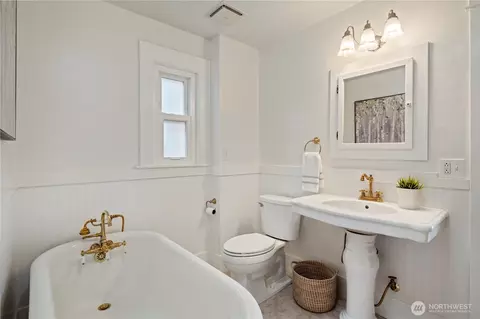Bath - 2209 Wetmore Ave, Everett, WA 98201 photo 1 of 4