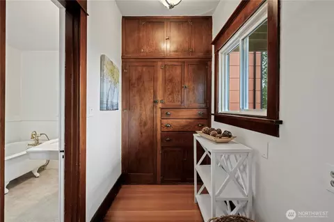Entry Way - 2209 Wetmore Ave, Everett, WA 98201 photo 4 of 4