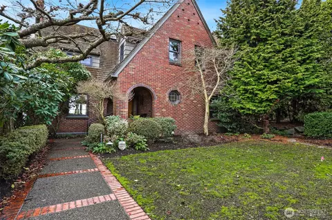 2301 Rosemont Pl W, Seattle, WA 98199