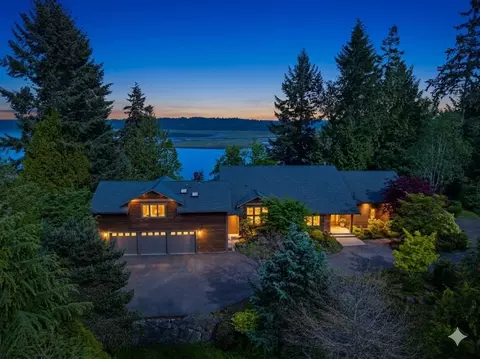 4702 Luhr Rd NE, Olympia, WA 98516