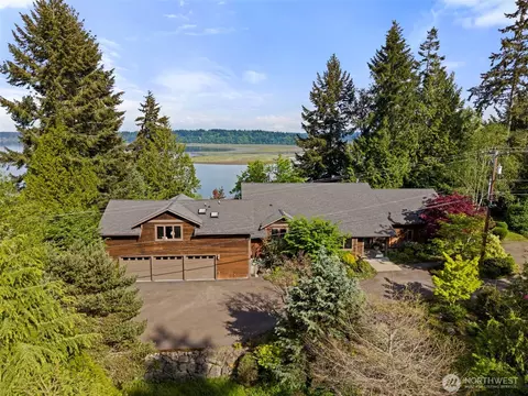 4702 Luhr Rd NE, Olympia, WA 98516