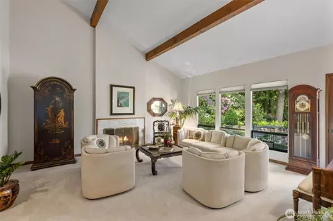 22329 NE 28th St, Sammamish, WA 98074