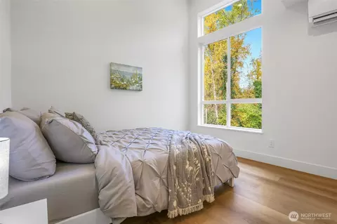 Bedroom - 10628 E Riverside Dr, Bothell, WA 98011 photo 3 of 4