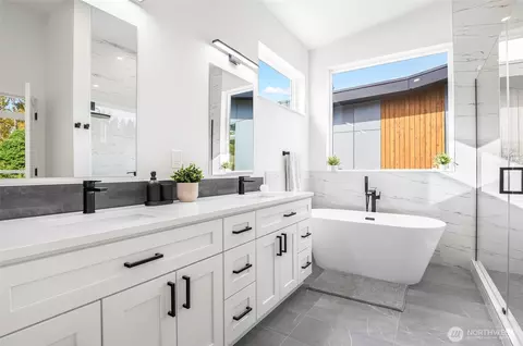 Bath - 10628 E Riverside Dr, Bothell, WA 98011 photo 1 of 3