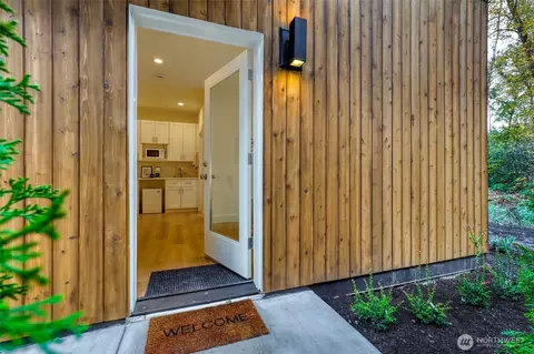 Entry Way - 10628 E Riverside Dr, Bothell, WA 98011 photo 3 of 3