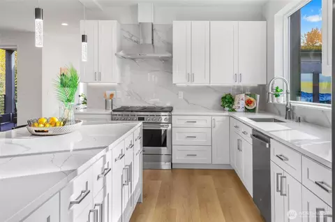 Kitchen - 10628 E Riverside Dr, Bothell, WA 98011 photo 2 of 3