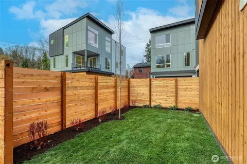 Exterior - 10628 E Riverside Dr, Bothell, WA 98011 photo 6 of 6