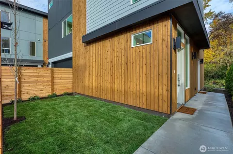 Exterior - 10628 E Riverside Dr, Bothell, WA 98011 photo 5 of 6