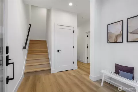 Entry Way - 10628 E Riverside Dr, Bothell, WA 98011 photo 1 of 3
