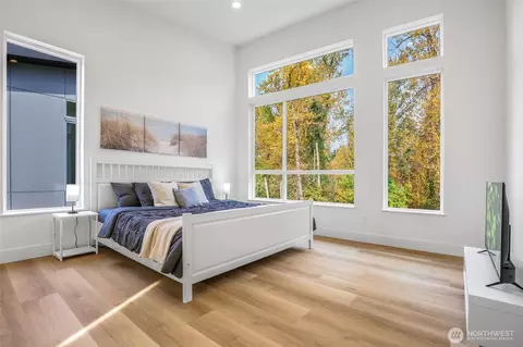 Bedroom - 10628 E Riverside Dr, Bothell, WA 98011 photo 2 of 4