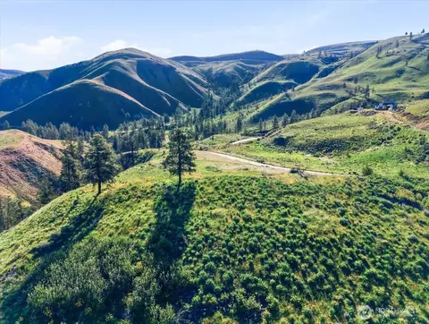 25 Chelan Hills Acres Rd, Orondo, WA 98843