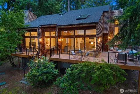 11730 Clearview Dr, Edmonds, WA 98026