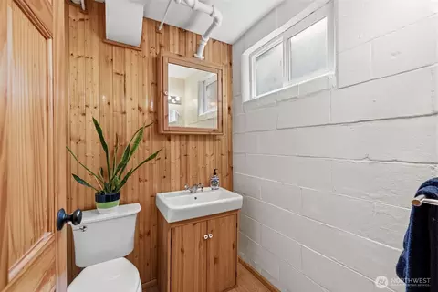 Bath - 4826 Delaware Ave, Everett, WA 98203 photo 2 of 2