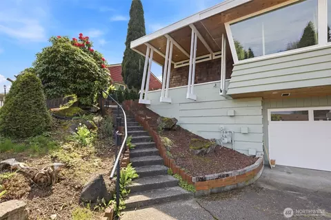 Exterior - 4826 Delaware Ave, Everett, WA 98203 photo 2 of 6