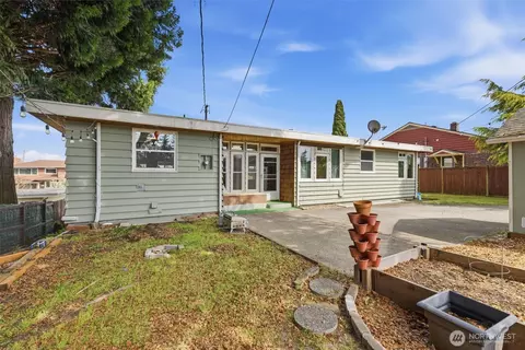 Exterior - 4826 Delaware Ave, Everett, WA 98203 photo 4 of 6