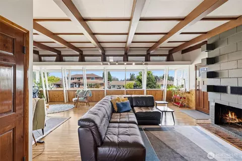 Living - 4826 Delaware Ave, Everett, WA 98203 photo 2 of 8